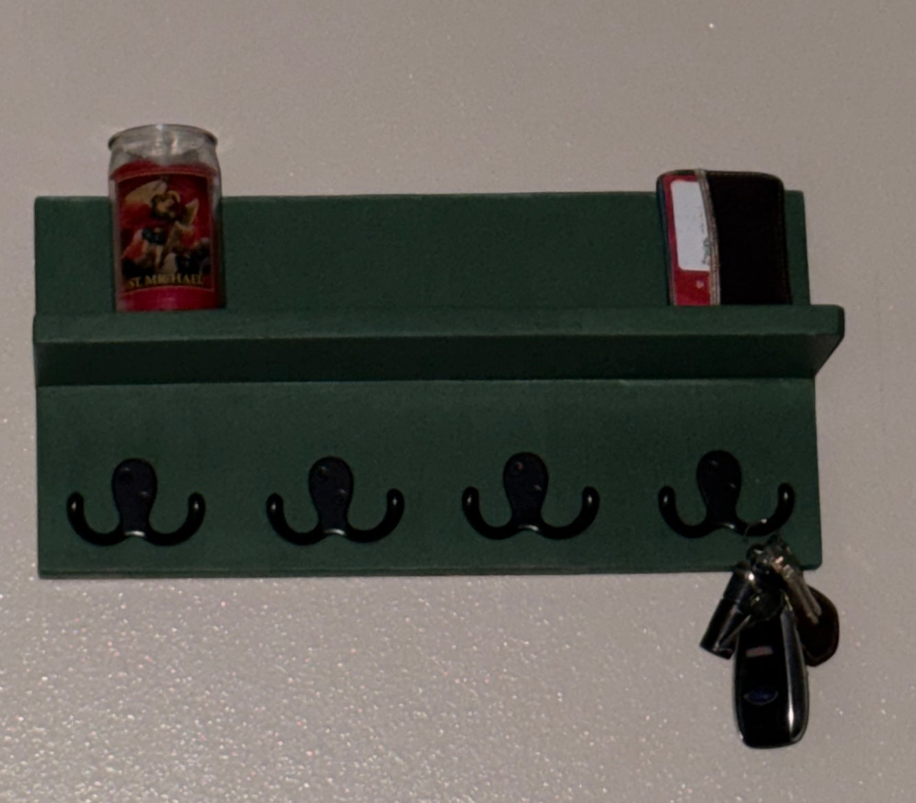 Entryway Shelf with Hooks — Green